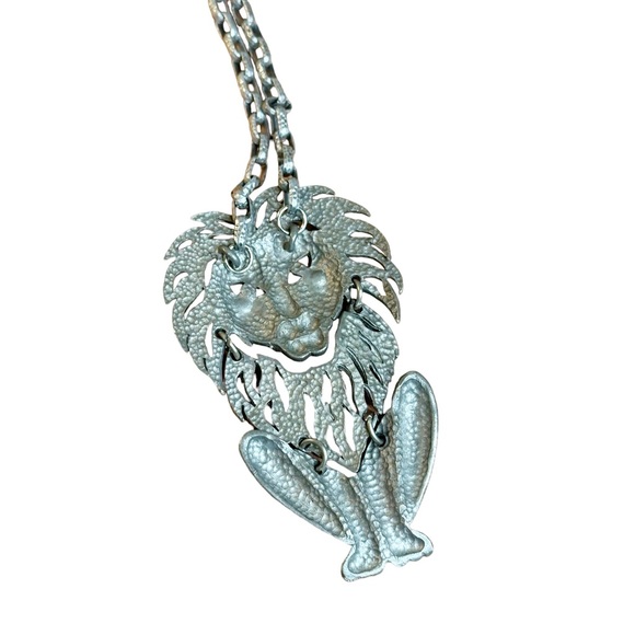 Vintage Pewter Articulated Lion Statement Pendant Necklace - Picture 3 of 5